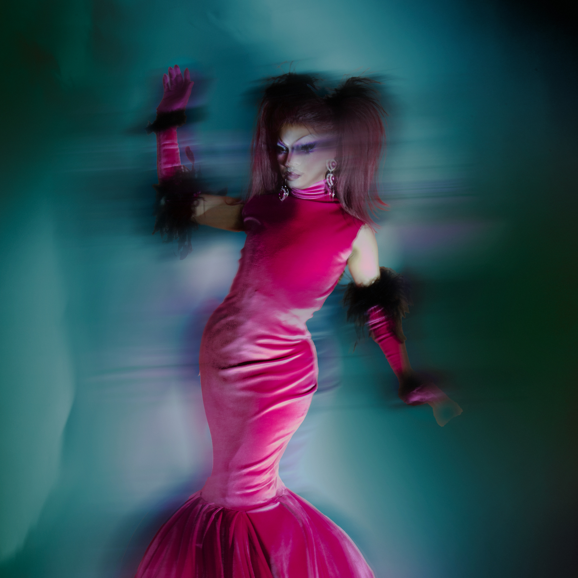 Third Kylie, Drag Queen aus Zürich bei einem Photoshoot eines selbstgenähten Outfits welches sie zur Zürcher Premiere von Kinky Boots getragen hat